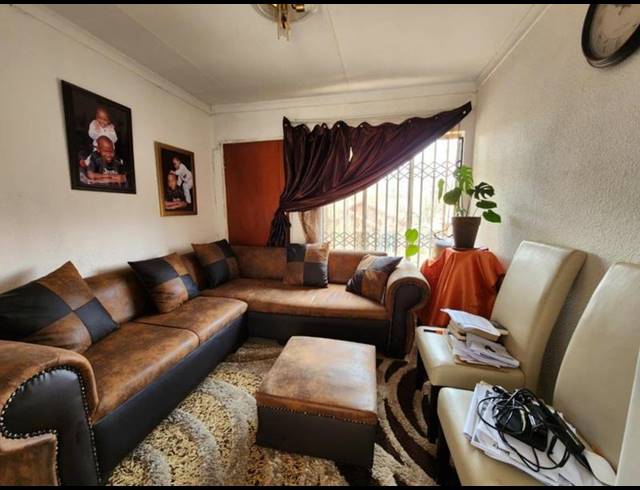 2 BEDROOM TOWNHOUSE FOR SALE IN MONDEOR